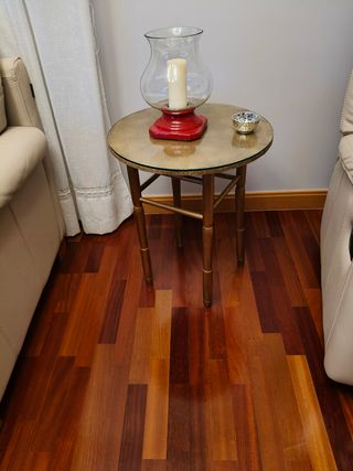 Mesa auxiliar dorada