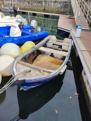 Barco auxiliar fibra usado