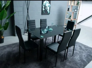 Sofá y mesa de comedor grises