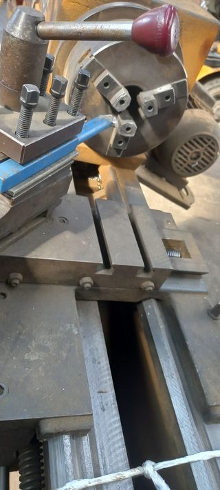 Torno metálico antiguo