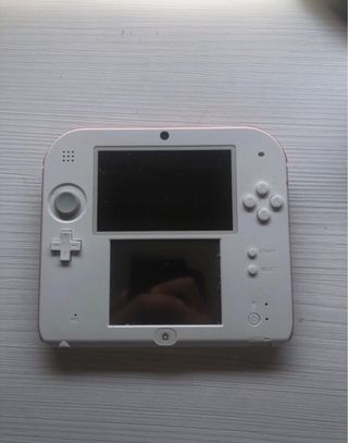 Nintendo 2DS roja y blanca
