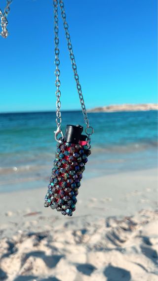 Collar porta mecheros