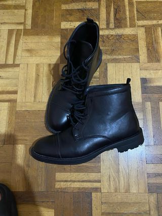 Botines de piel con cordones hombre