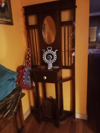 Recibidor madera marrón estilo rústico
