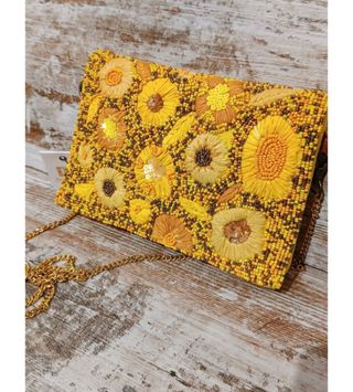 Cartera con Solapa Bordadas