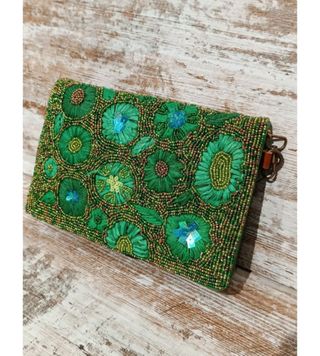 Cartera con Solapa Bordadas