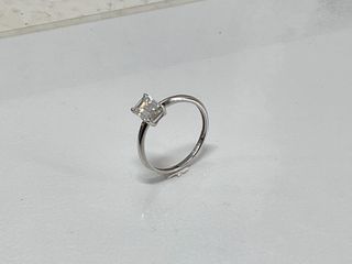sortija oro 18k con piedra con diamante de laboratorio
