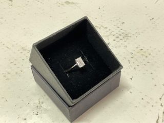 sortija oro 18k con piedra con diamante de laboratorio