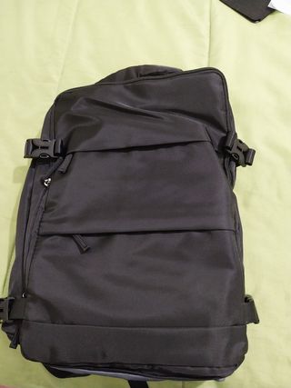 Zaino nero da viaggio con USB
