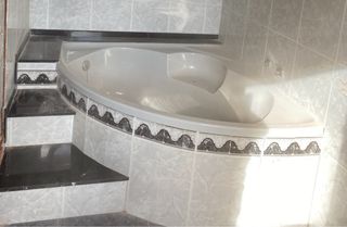 Regalo Bañera de esquina blanca y gris