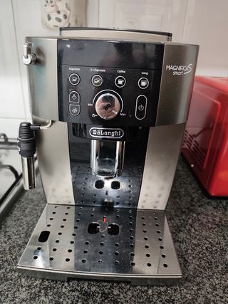Cafetera DeLonghi Magnifica Smart