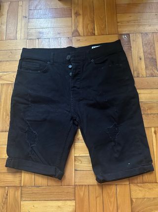 pantalon bermuda negra