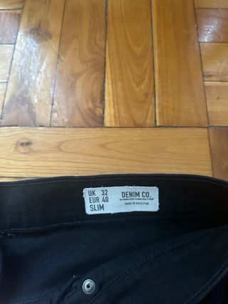 pantalon bermuda negra