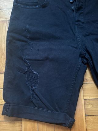 pantalon bermuda negra