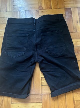 pantalon bermuda negra
