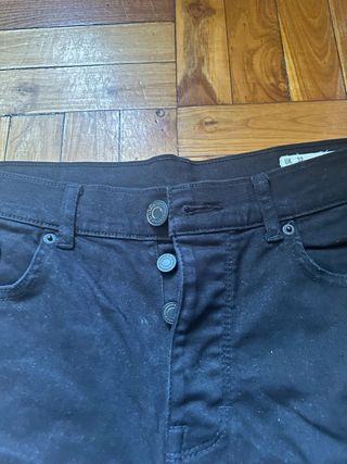 pantalon bermuda negra
