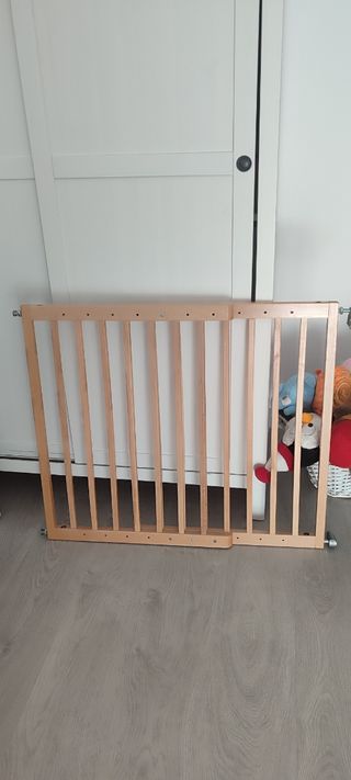 Barrera seguridad bebé madera
