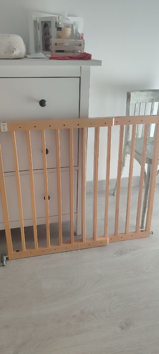 Barrera seguridad bebé madera