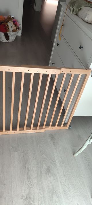 Barrera seguridad bebé madera