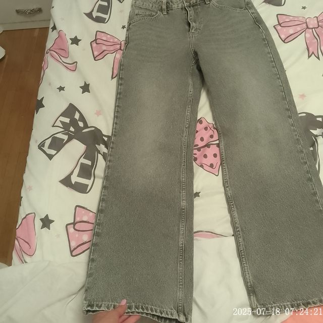 Vaqueros grises de tendencia