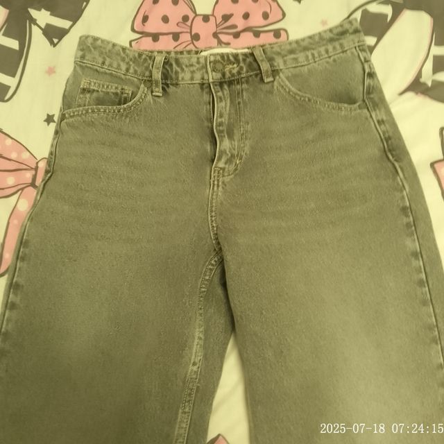 Vaqueros grises de tendencia