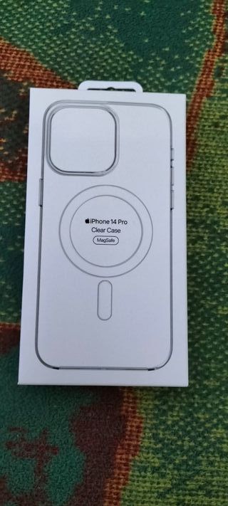 Apple iPhone 14 Pro: custodia MagSafe + caricabatterie