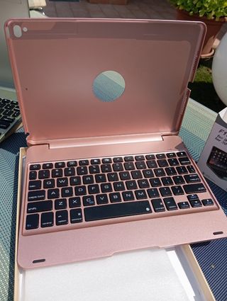2 Cover iPad con Tastiera Bluetooth