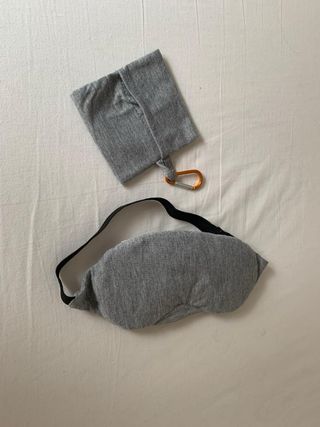 Antifaz gris