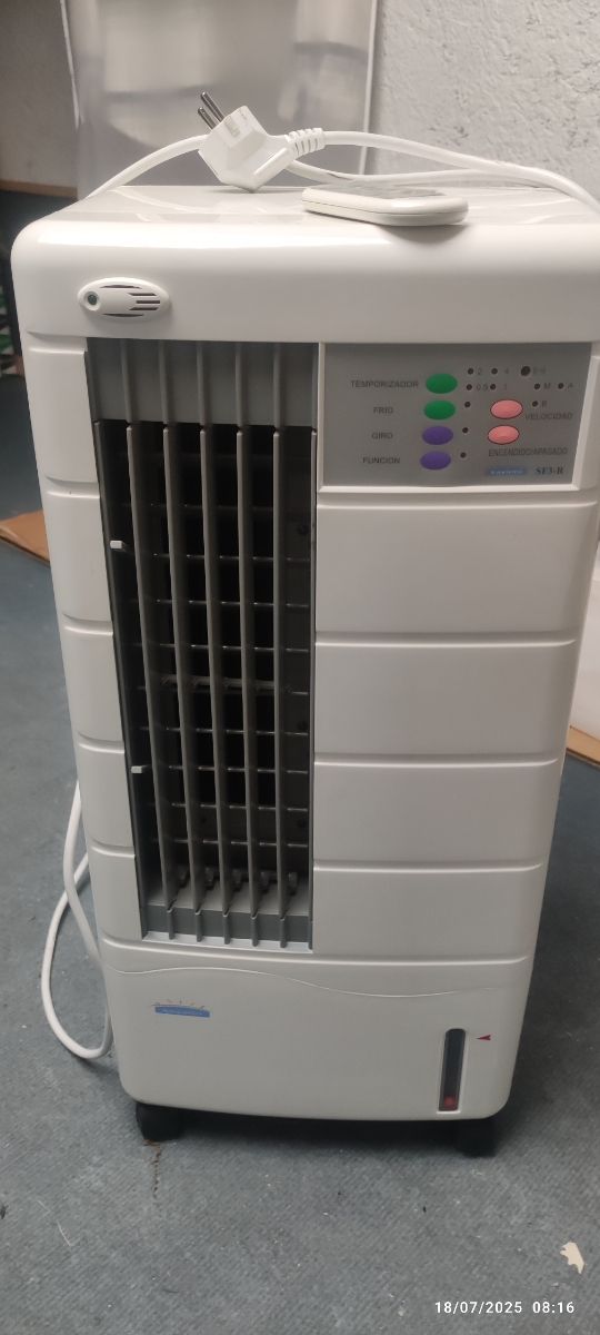 Ventilador columna blanco