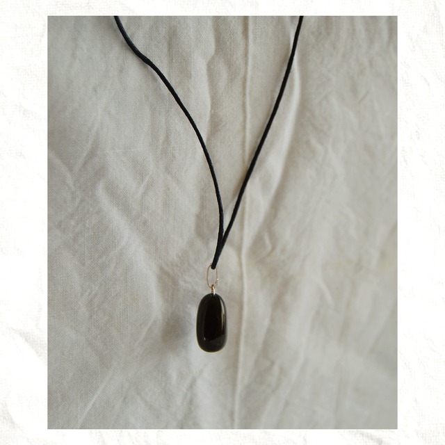 Colgante piedra negra