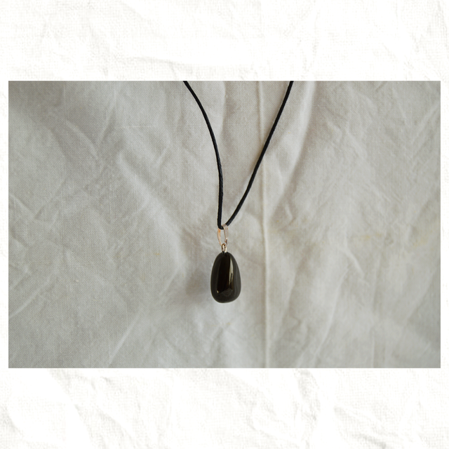 Colgante piedra negra