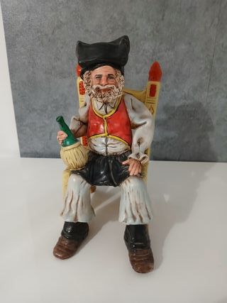 Statua Uomo Sardo con Fiasco di Vino in Ceramica C