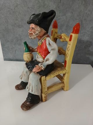Statua Uomo Sardo con Fiasco di Vino in Ceramica C