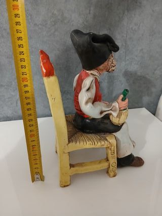 Statua Uomo Sardo con Fiasco di Vino in Ceramica C