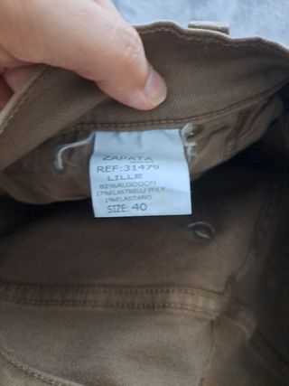 Pantalones pitillo marrón