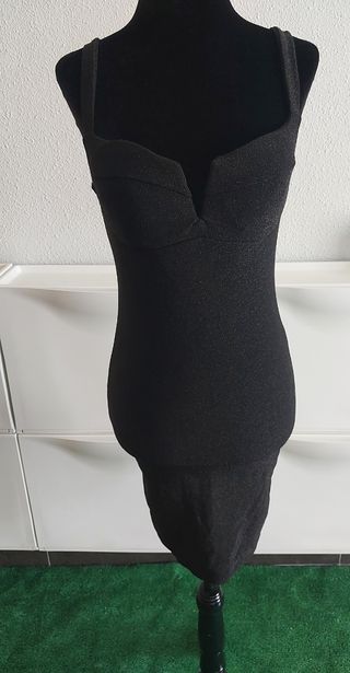 Vestido negro ajustado