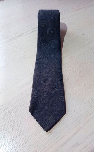 Corbata Lagerfeld y otras de regalo
