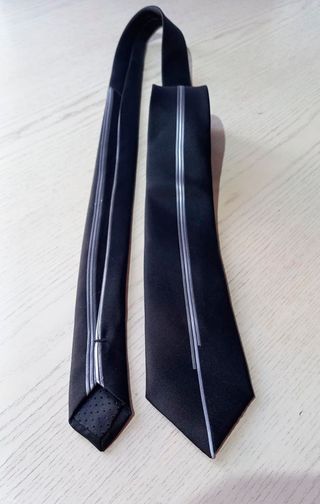 Corbata Lagerfeld y otras de regalo