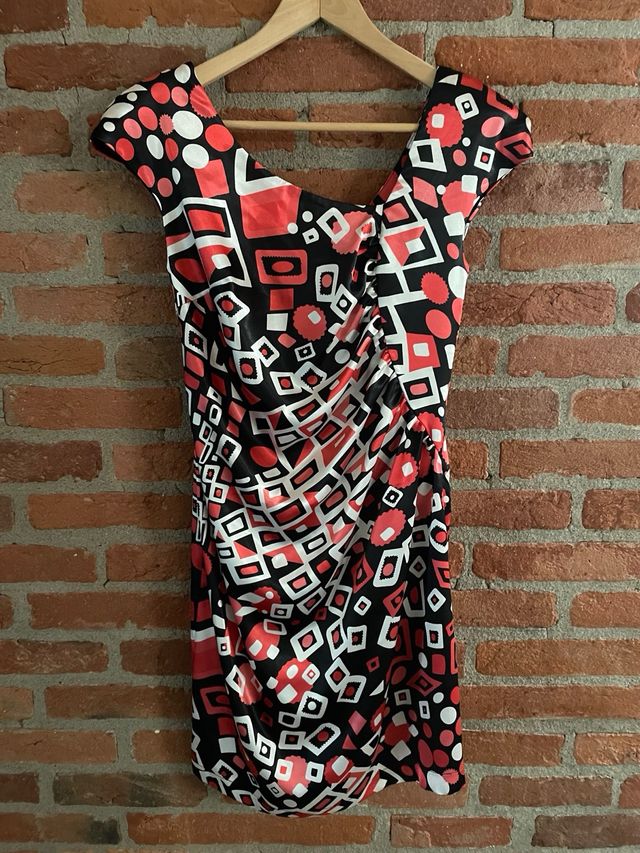 4 meravigliosi Abiti estivi. In ottime condizioni.