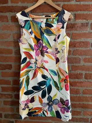 4 meravigliosi Abiti estivi. In ottime condizioni.