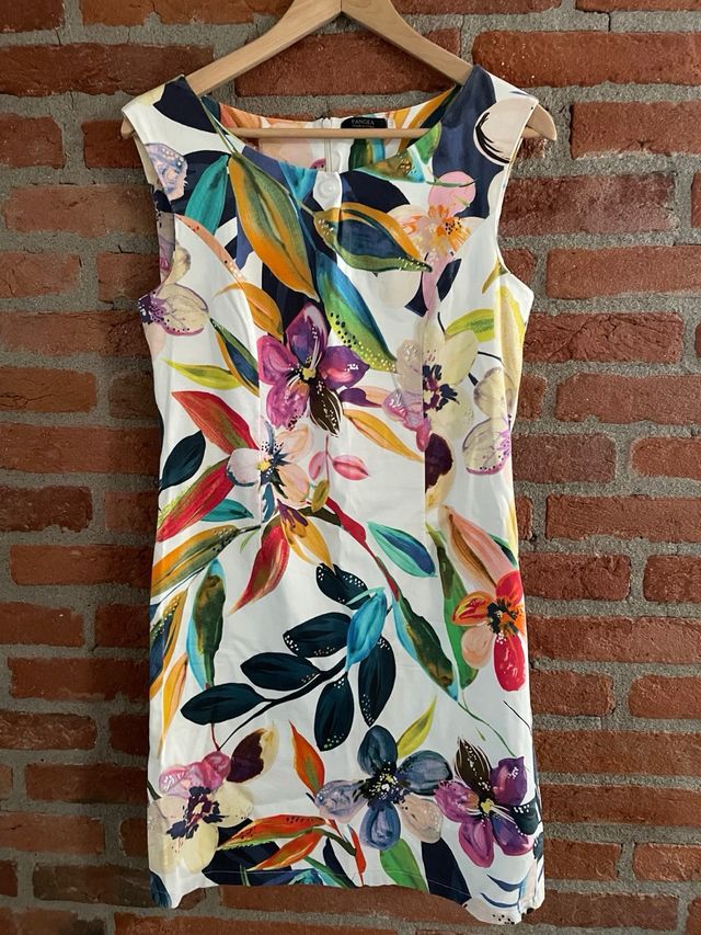 4 meravigliosi Abiti estivi. In ottime condizioni.