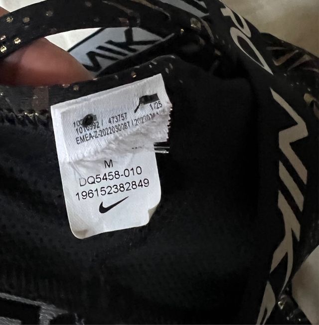 Top Nike Pro - Nero e Oro