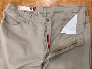Pantalones beige de la marca GUESS Talla 36
