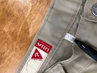 Pantalones beige de la marca GUESS Talla 36