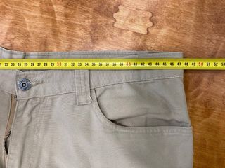 Pantalones beige de la marca GUESS Talla 36