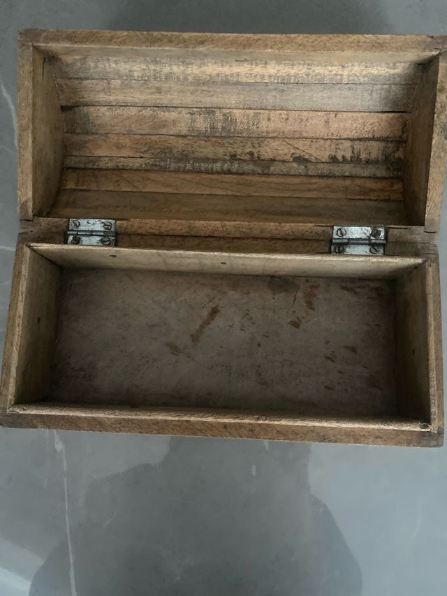 Cofre madera tallado