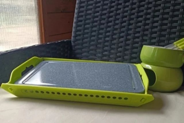 Tagliere smaltato con vassoio setaccio