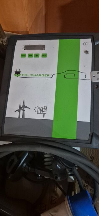 POLICHARGER: Cargador coche eléctrico