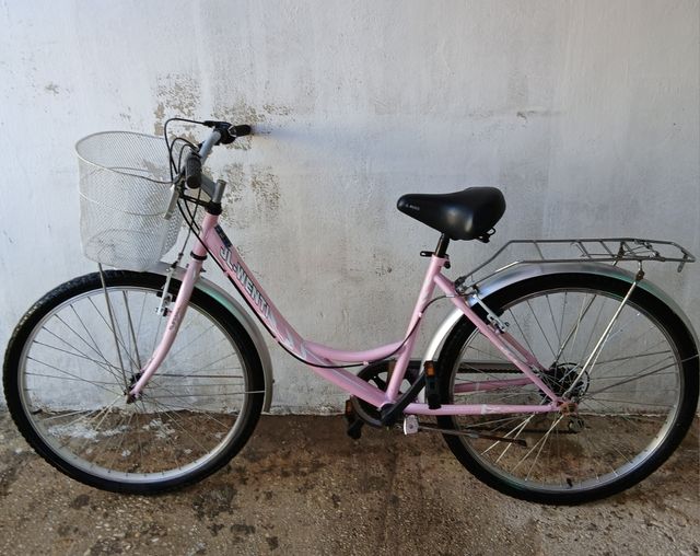 Bicicleta paseo, color rosa,prácticamente nueva