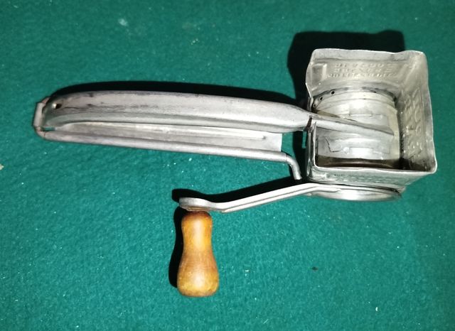 Rallador antiguo cocina - Metal y madera